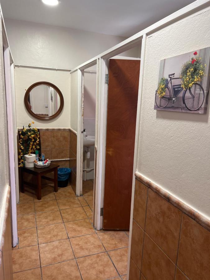 Emile Youth Hostel Gibraltar Eksteriør bilde